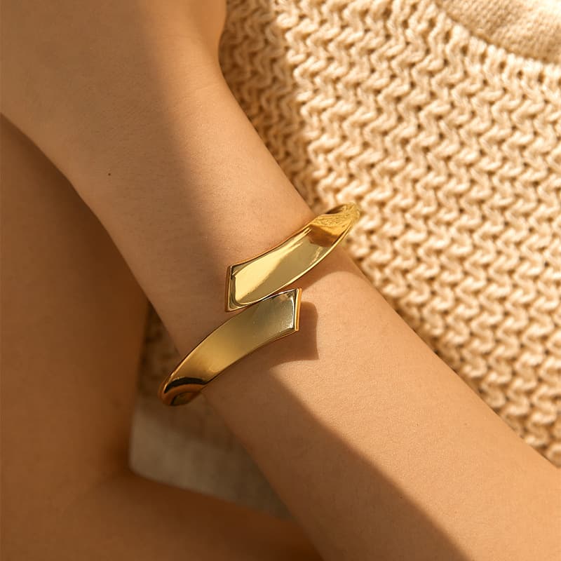 Temperament ladies bracelet plain circle smooth circle bracelet design sense