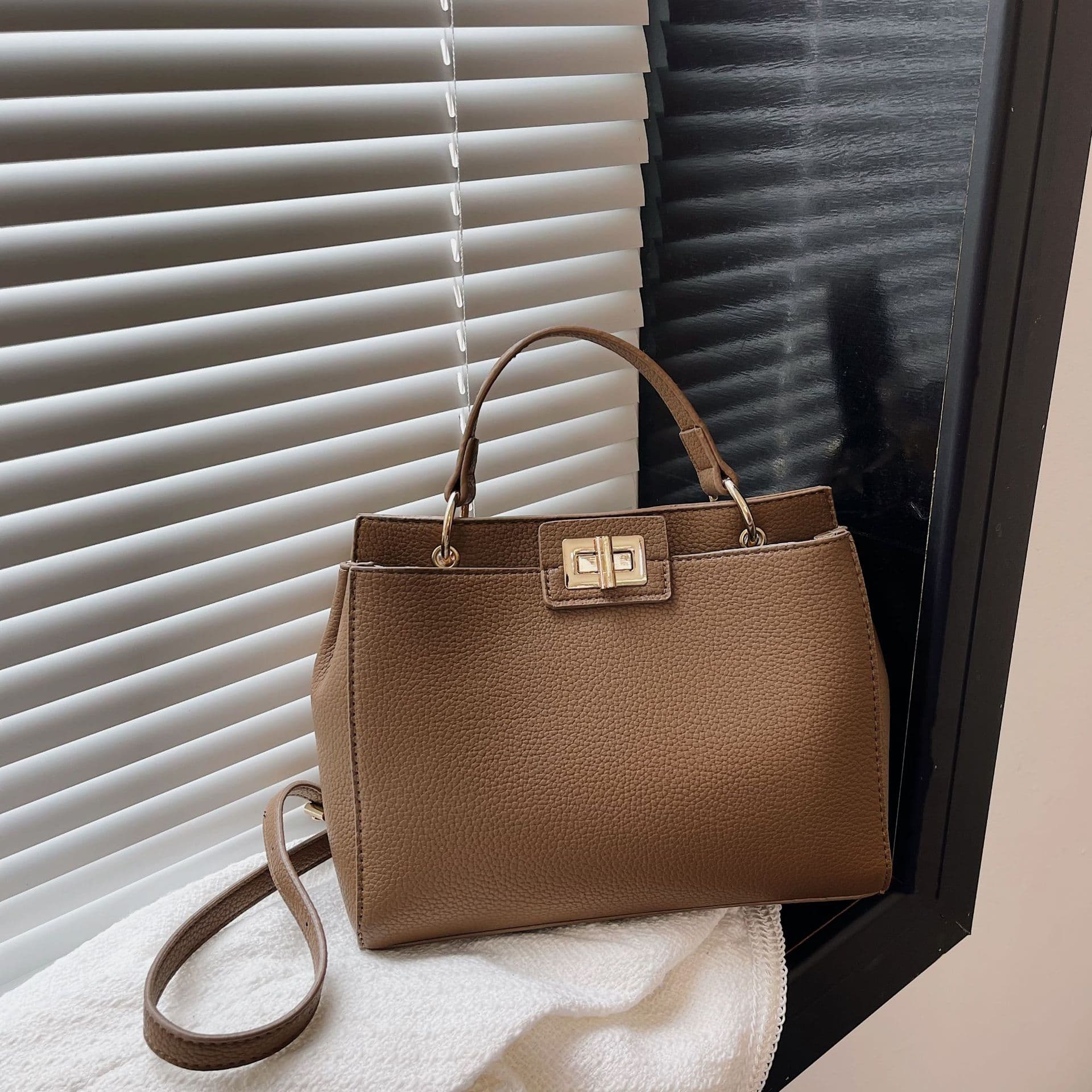 Elegant One-Shoulder Women's Bag Urban Simple Small Square European American Style Casual Large Capacity Multi-Purpose PU Leather