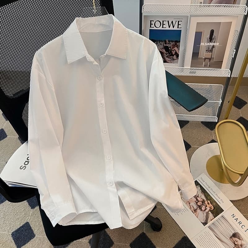 Haut blanc à manches longues, coupe ample et décontractée, orné de broderies haut de gamme. Veste/chemise polyvalente.