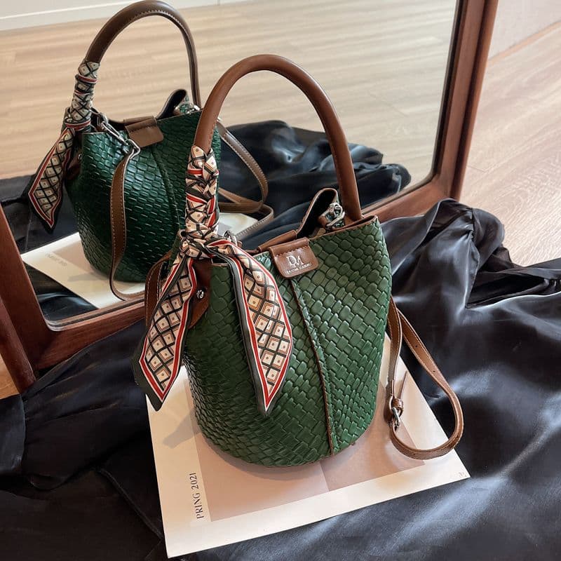 Versatile Fashionable Women's Handbag Work Commuting, 2026 Spring/summer Bucket Bag, Simple Shoulder And Crossbody Bag