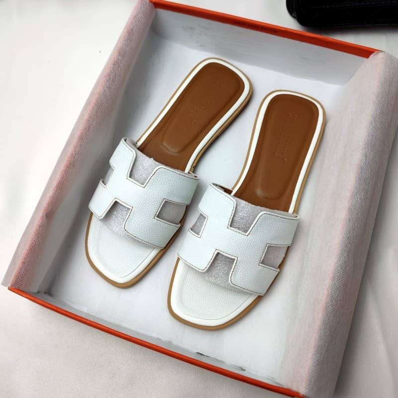 Pantoufles inférieures pour femmes, vêtements d'extérieur, cent modes, un mot, glisser, plage, plates