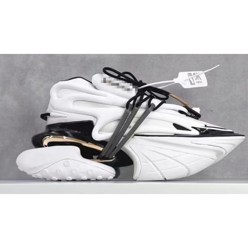 Chaussures de sport rehaussantes à semelles épaisses, inspirées de l'espace et inspirées des vaisseaux spatiaux.