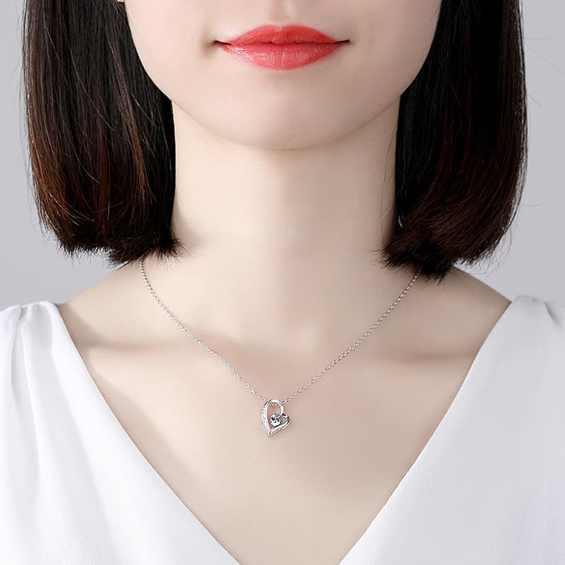 S925 sterling silver heart shaped necklace for women does not fade light luxury high end niche sweater chain accessories