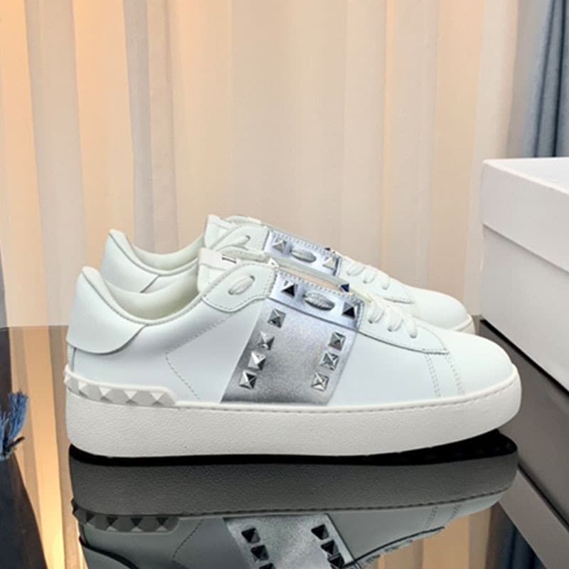 2024 Nouvelles chaussures de sport décontractées V-Home avec rivets, chaussures blanches en cuir véritable, planche de couple à la mode et tendan