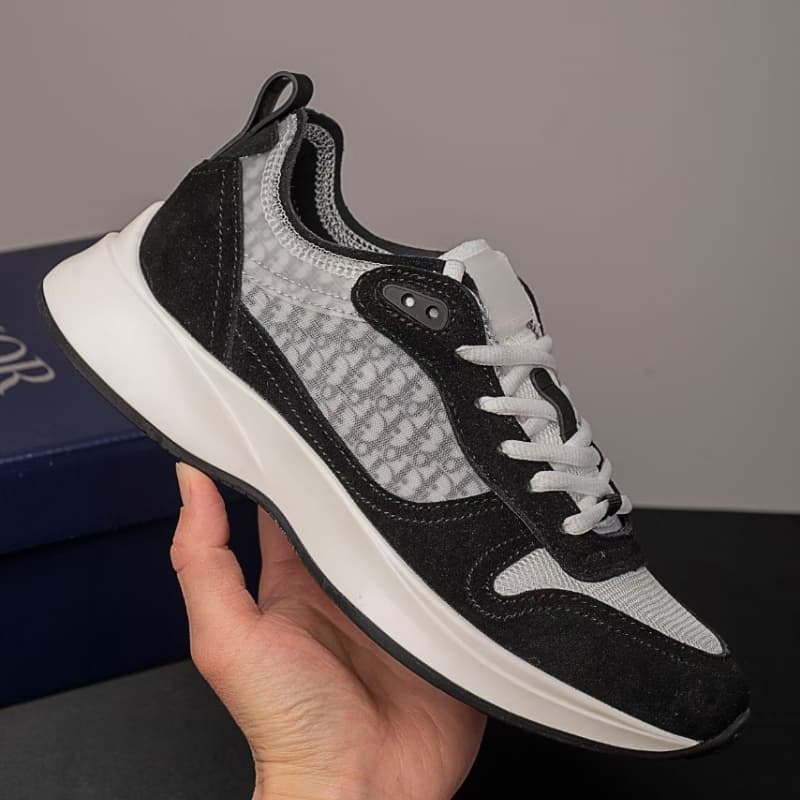Nouvelles chaussures de course décontractées à imprimé lettre B25 avec brides à bout rond, tendance et confortables pour hommes et femmes.
