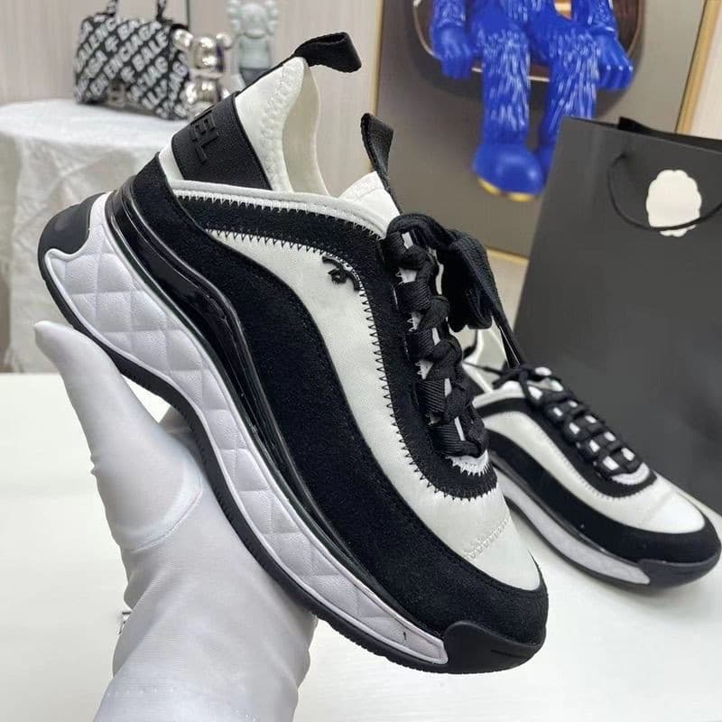 Baskets pour femmes 2025 Nouveau style Chaussures compensées cachées Décontractées Blanches Polyvalentes Semelle épaisse Coussin d'air Chaussure