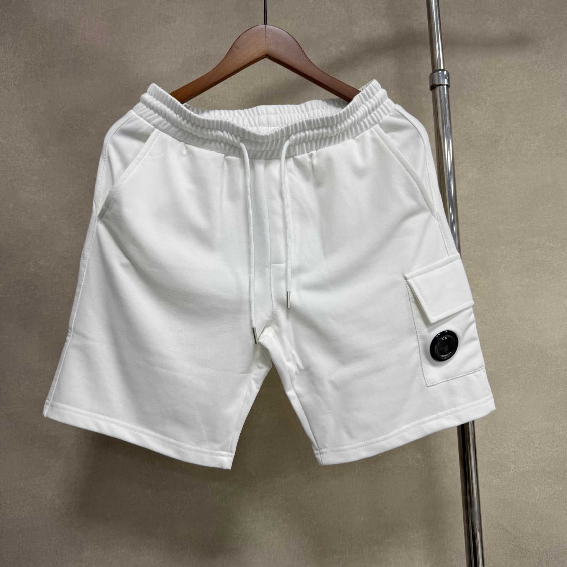 Short CP uni à manches courtes, style basique, avec badge, lentille, cordon de serrage et grande poche.
