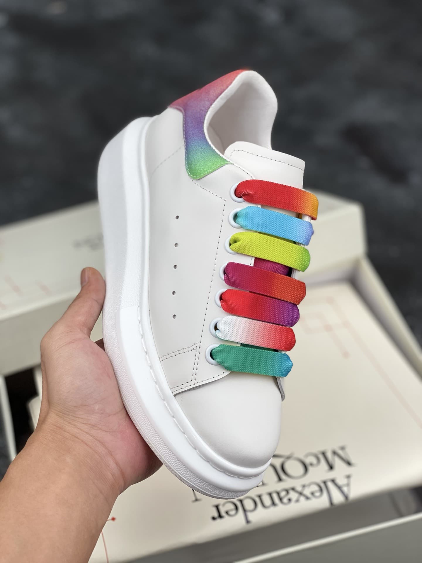 Chaussures blanches Mc Queen en cuir de vachette de haute qualité pour femmes 2023, nouvelles chaussures de sport décontractées à semelle épaiss