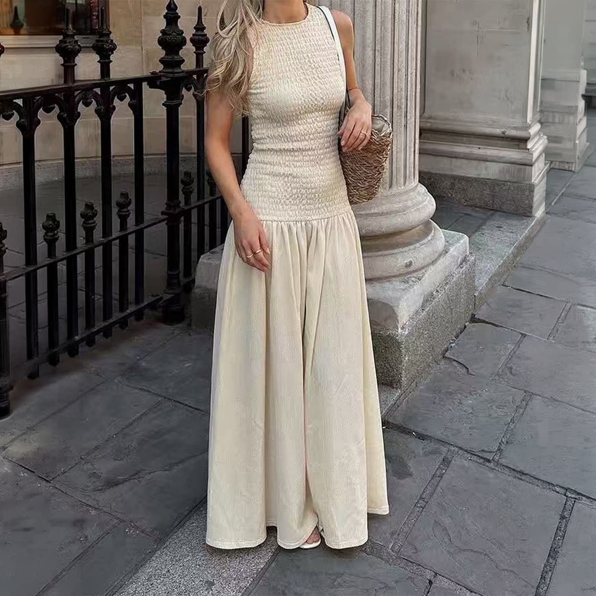 Women's Clothing Elegant Round Neck Sleeveless Dress – Lightweight Summer Dress For Women In Soft Apricot"​​
