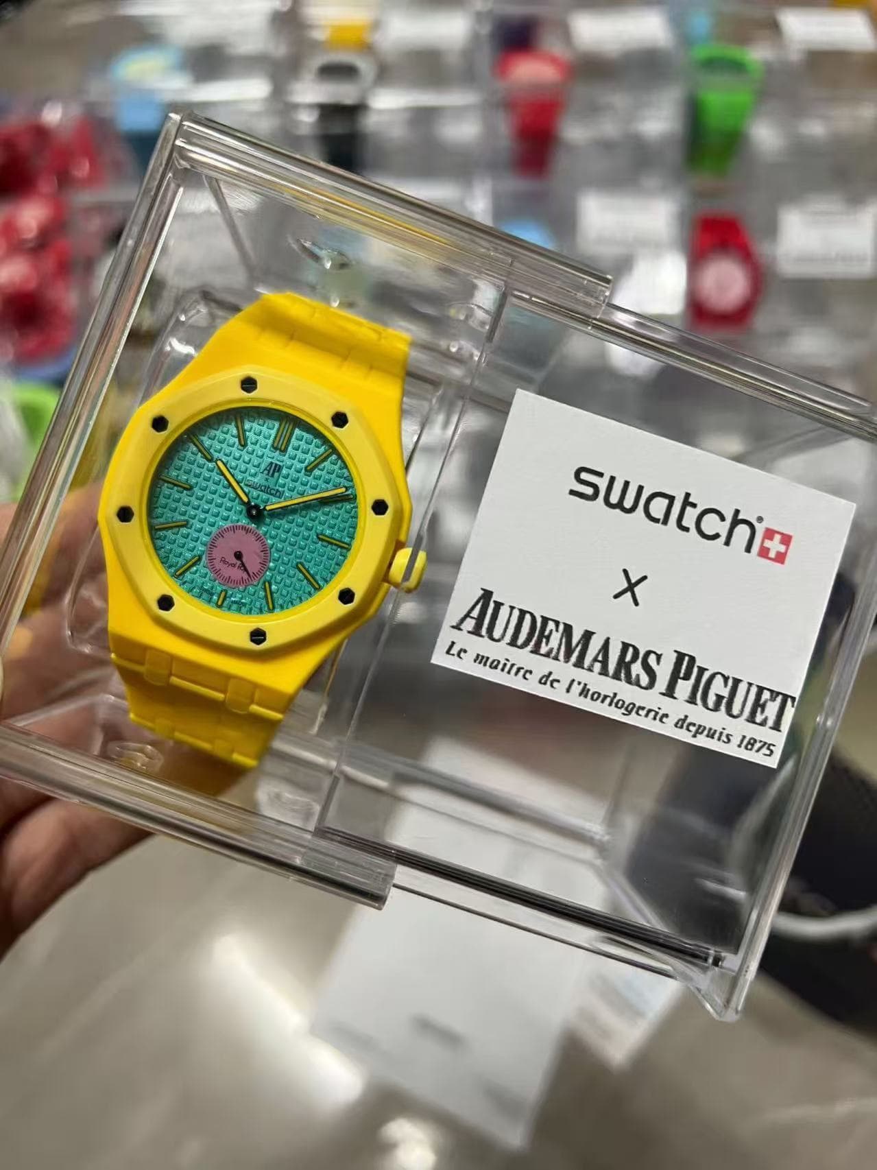 Montre homme AP Swatch en édition limitée, à mouvement quartz : un incontournable de la mode.