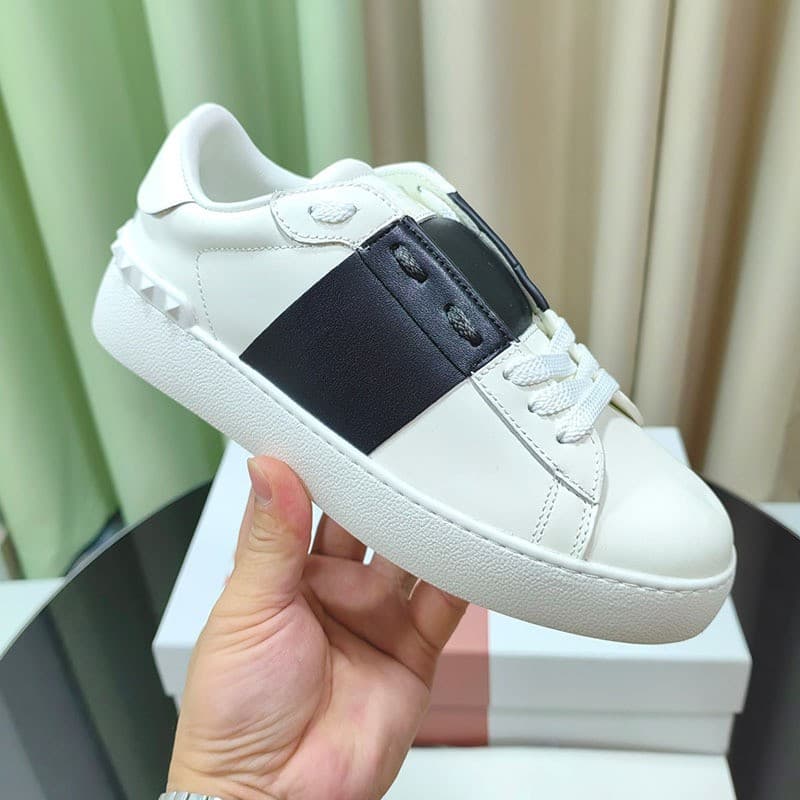 2024 Nouvelles chaussures de sport décontractées V-Home avec rivets, chaussures blanches en cuir véritable, planche de couple à la mode et tendan