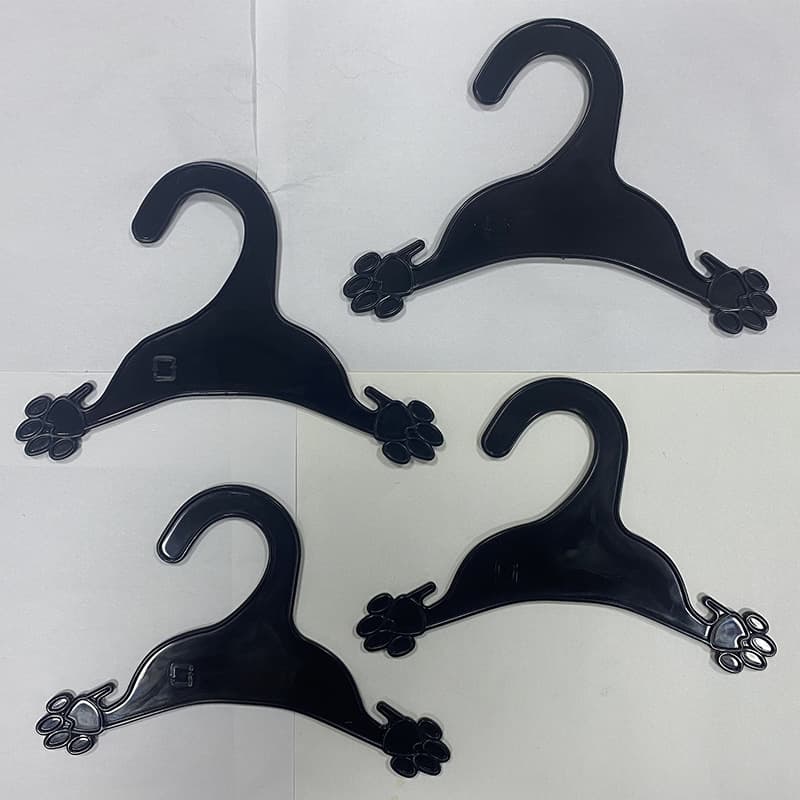Black Plastic Pet Clothes Hanger Thickened Simple Stylish Small Size Non Slip Not Easy To Fall Off For Cats And Dogs