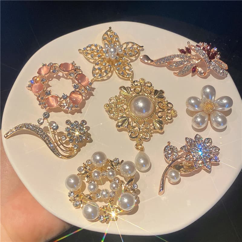 Brooch High-end Women's Accessories Fixed Clothes Cute Buckle Luxurious Cardigan Pin Elegant Sweater Suit