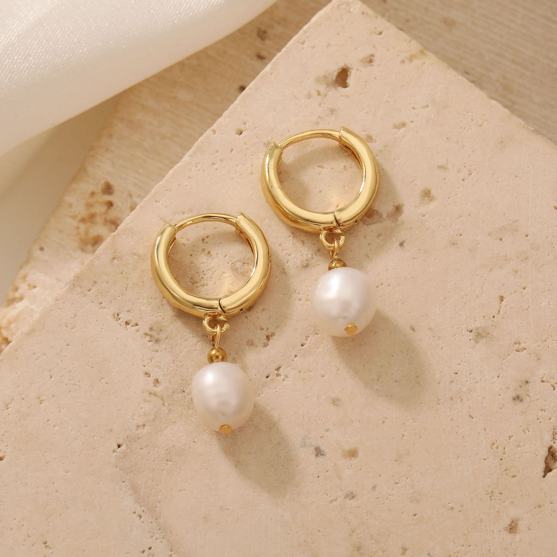 Pearl Ear Buckle Earrings Light Luxury Pendant Copper Plated Real Gold Earrings Women's Wedding Earrings