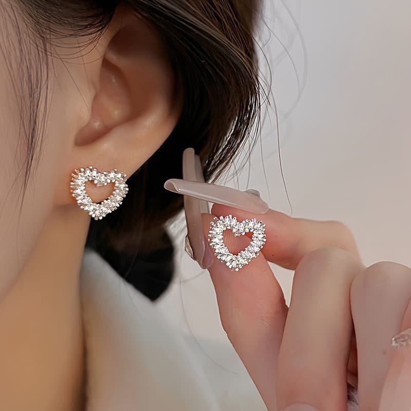 Japanese And Korean Wind Broken Silver A Few Two Love Earrings Female Sweet Temperament Design Sense Small Hollow Heart Earrings High-grade Sense