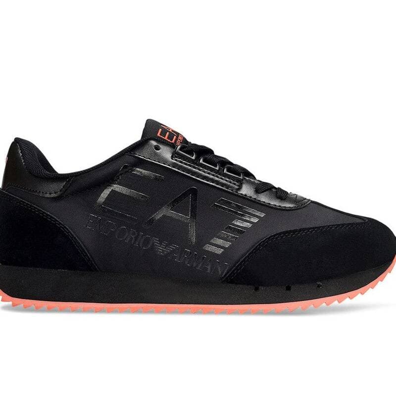 Nouvelles chaussures de randonnée basses EA7 en cuir d'Armani, fabriquées en cuir de vachette pleine fleur.