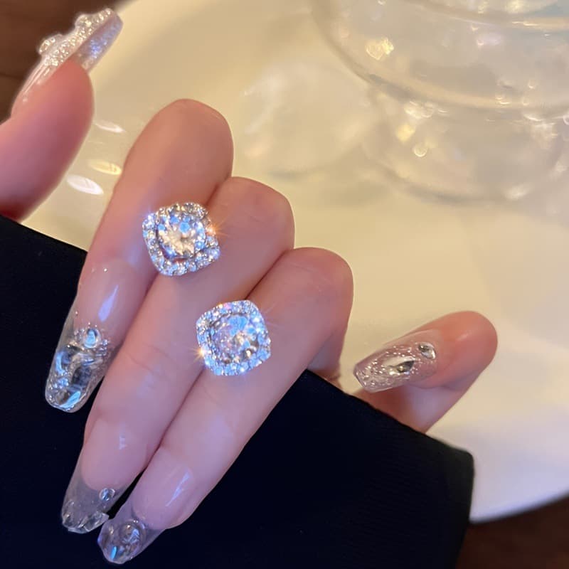 Diamond square earrings for women, simple and luxurious, high end niche earrings, full diamond design, fashionable and versatile earrings for women