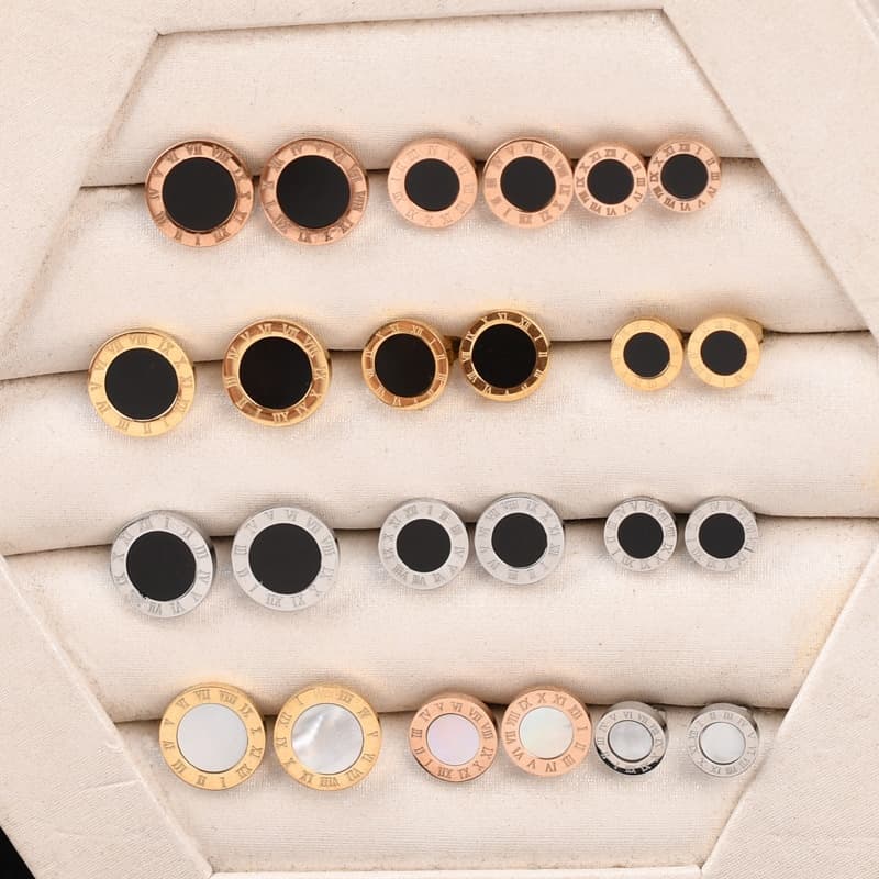 Cross-border explosions European and American retro black round Roman numeral earrings for men and women couples rose gold titanium steel earrings