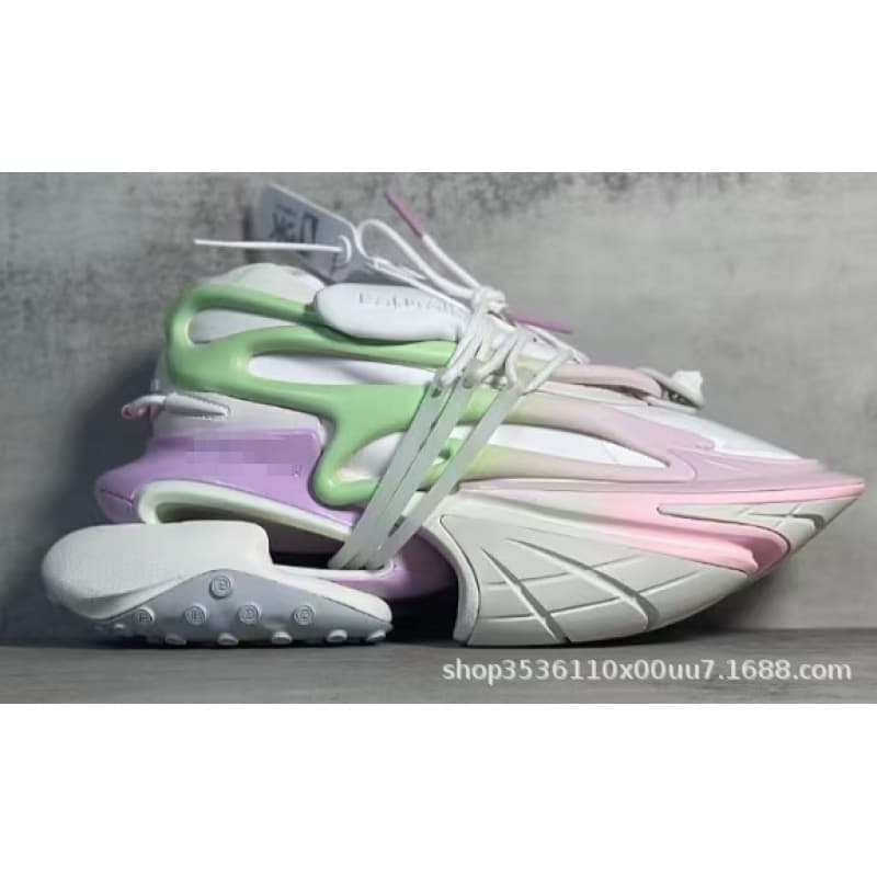 Chaussures de sport rehaussantes à semelles épaisses, inspirées de l'espace et inspirées des vaisseaux spatiaux.