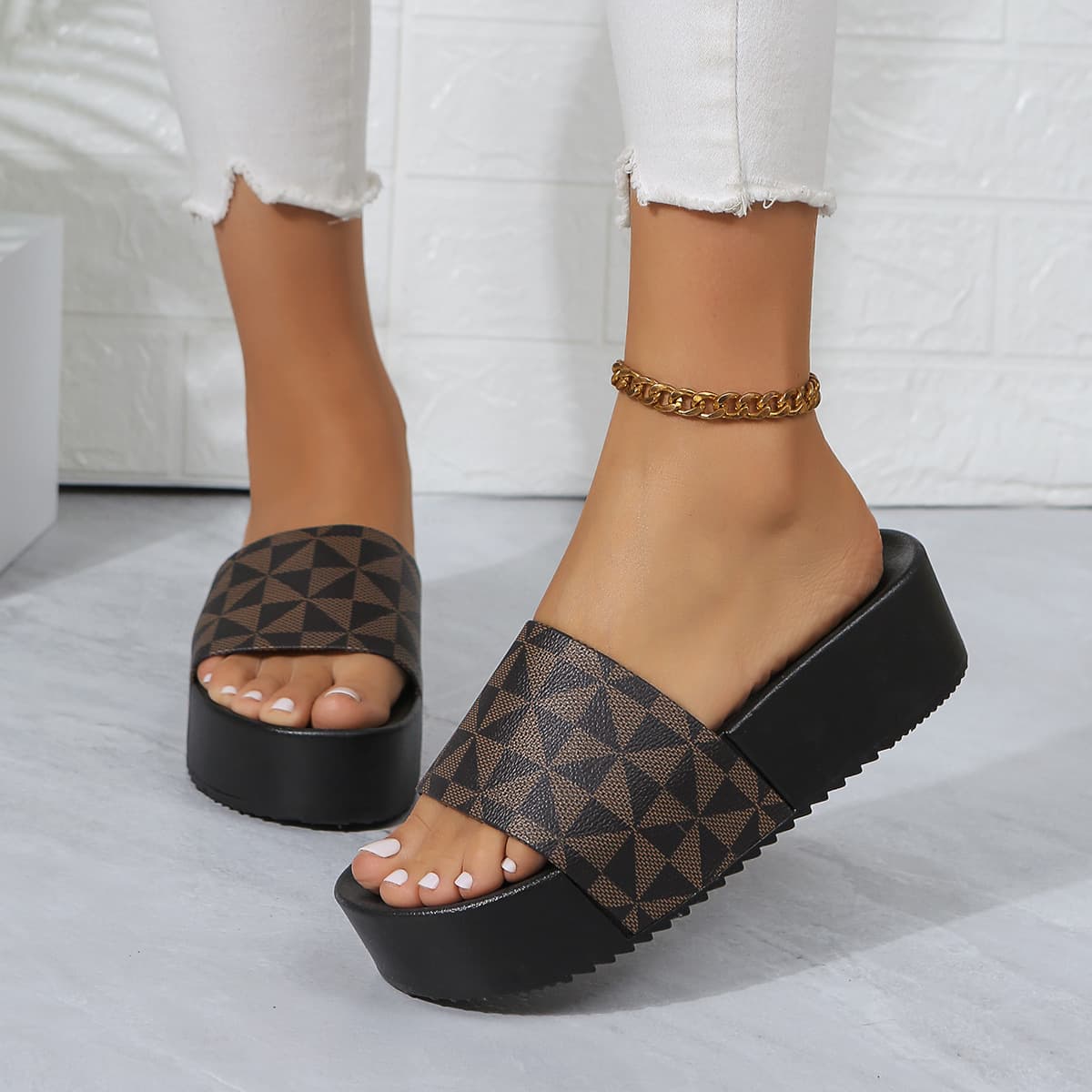 New Presbyopia Beach Holiday Platform Muffin Lift Sandals For Women