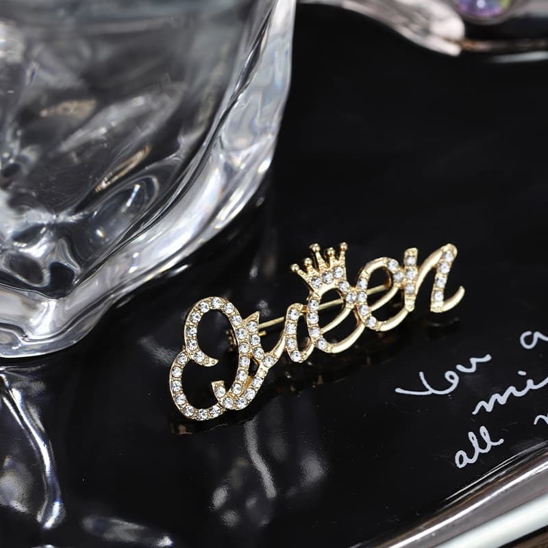 Queen Queen Letter Brooch Female Temperament Spring And Summer Anti-exposure Pin Alloy Full Diamond Simple Lightweight Pin