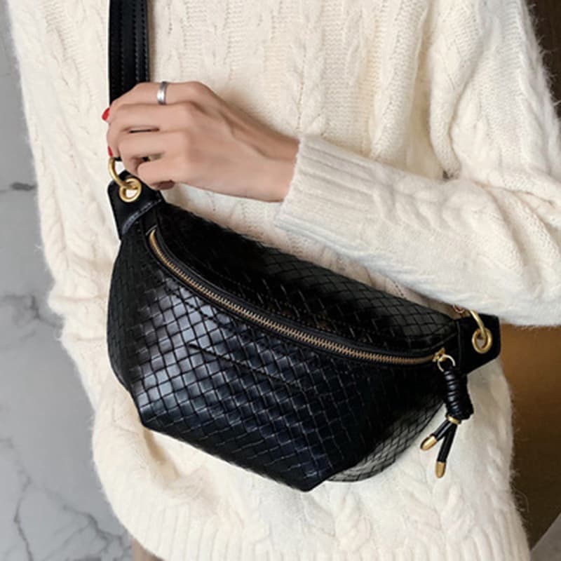 2023 New Chain Waist Bag Women Leather Fanny Pack Crossbody Chest Pack Mini Waist Belt Bags Fashion Girl Phone Pack Purse