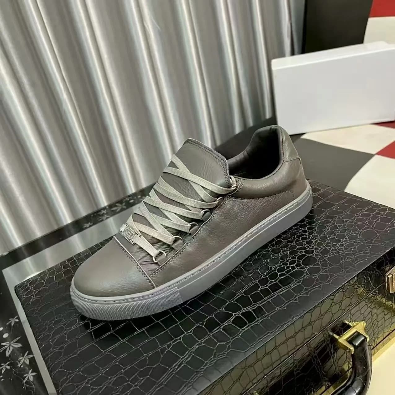 En stock 2026 Chaussures de marque à succès pour hommes et femmes, semelles épaisses rehaussantes, polyvalentes, décontractées et tendance
