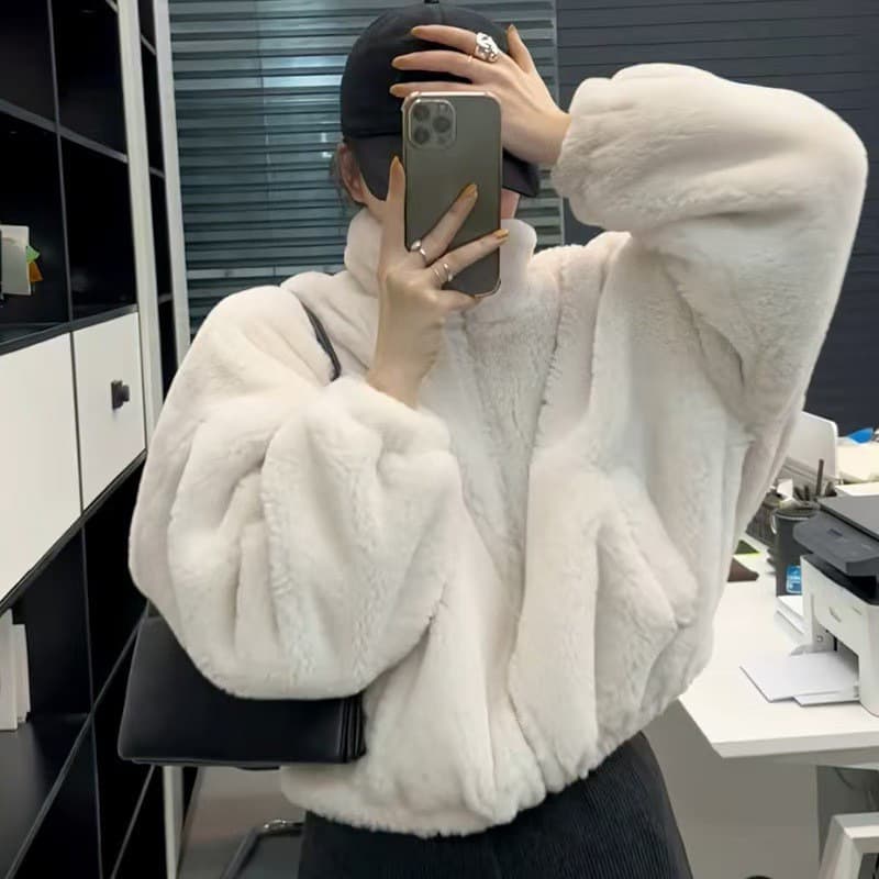 ​Cozy Fleece Jacket Women's Winter Short Puffer Coat With Stand Collar, Soft Teddy Fleece Outerwear, Loose Fit Warm Zip Up Jacket For Casual Outfits​