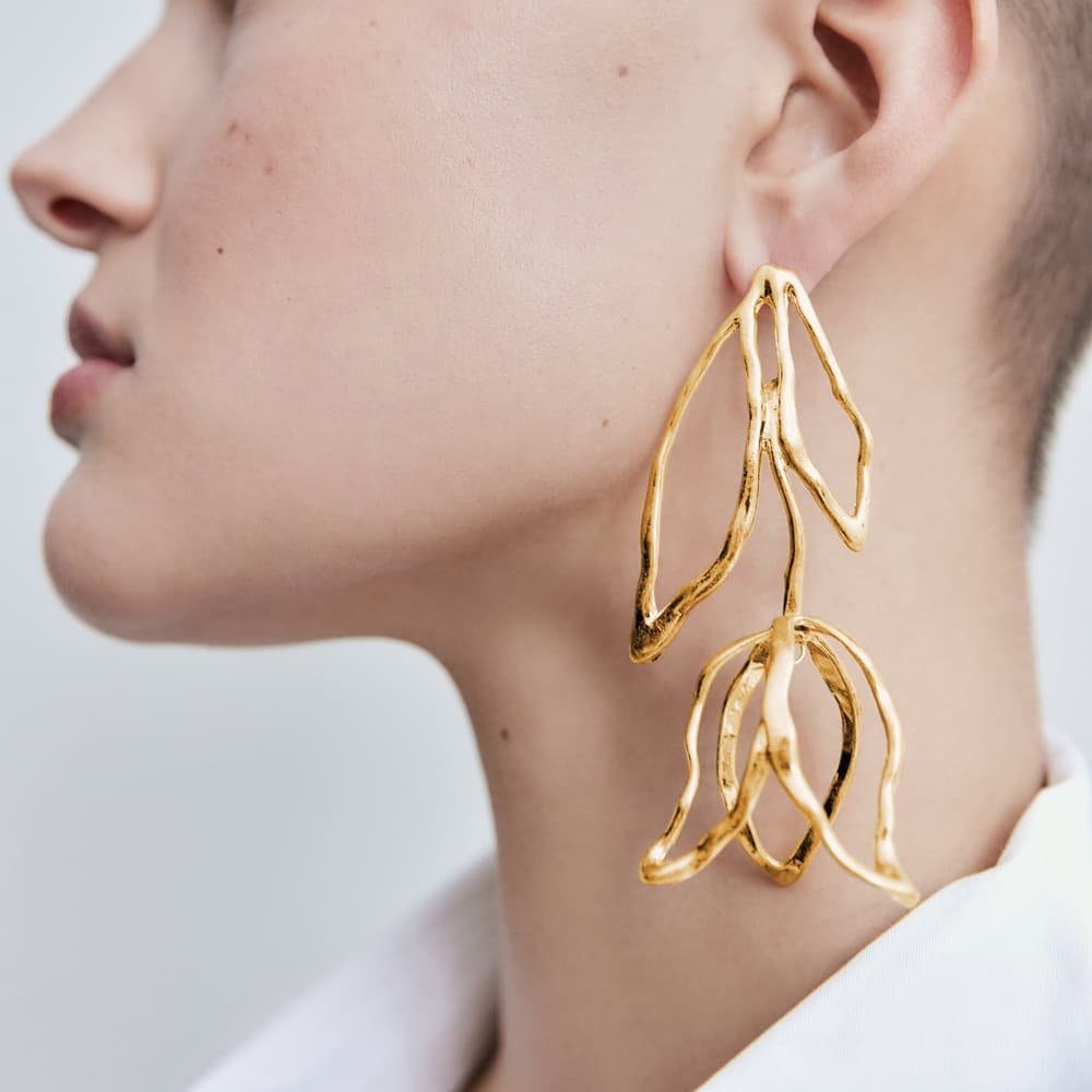 Fashion geometric metal shiny leaf personality earrings female net celebrity temperament all match high end earrings