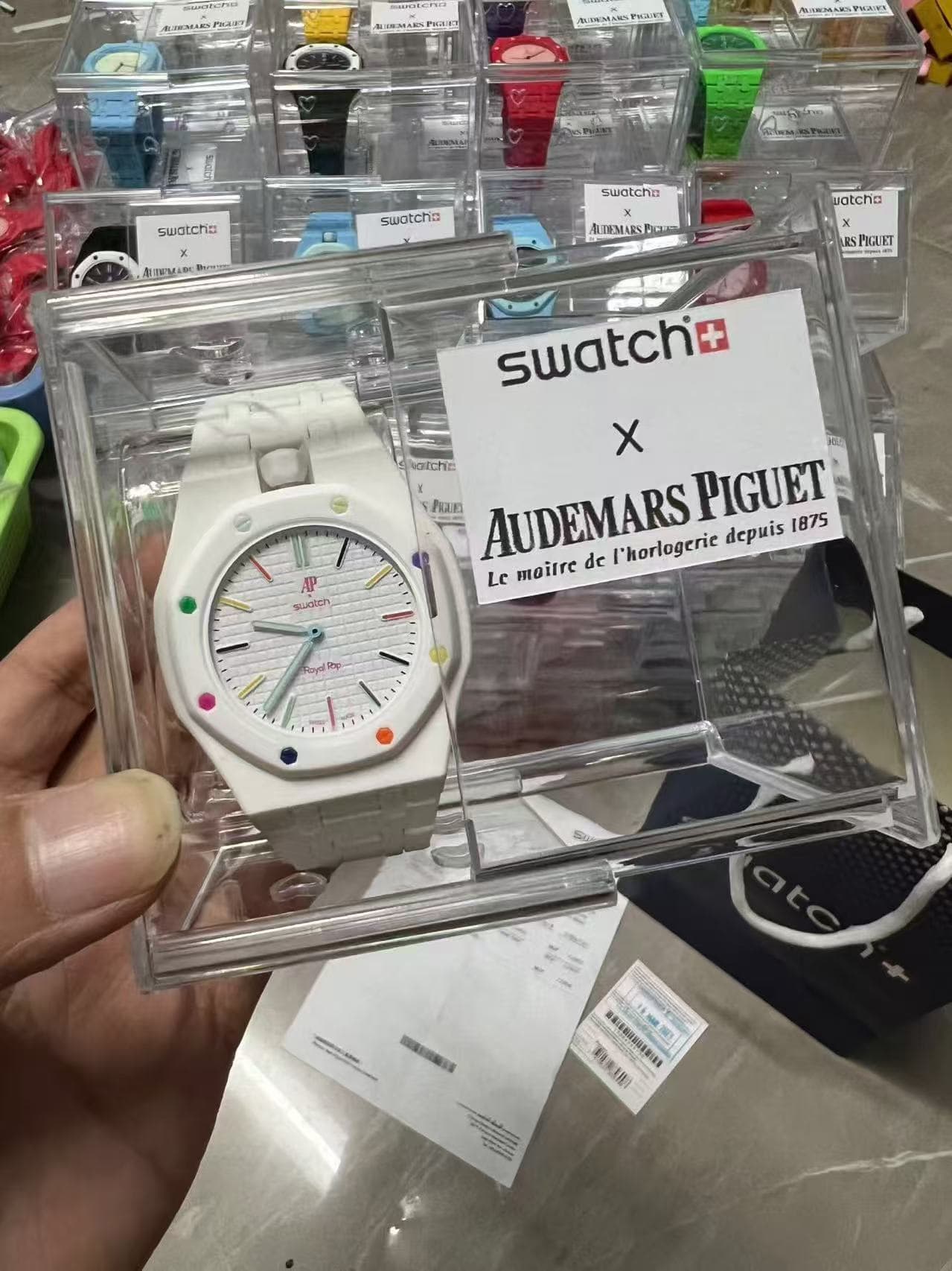 Montre homme AP Swatch en édition limitée, à mouvement quartz : un incontournable de la mode.