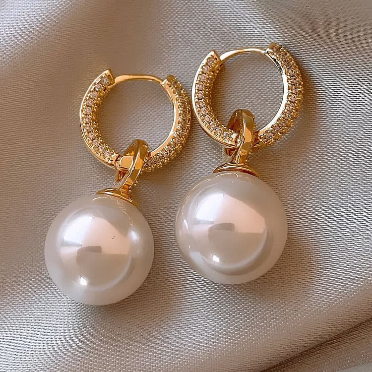 Fashionable pearl women's new style, simple, fashionable, light luxury, high-end temperament, ear buckles, niche,