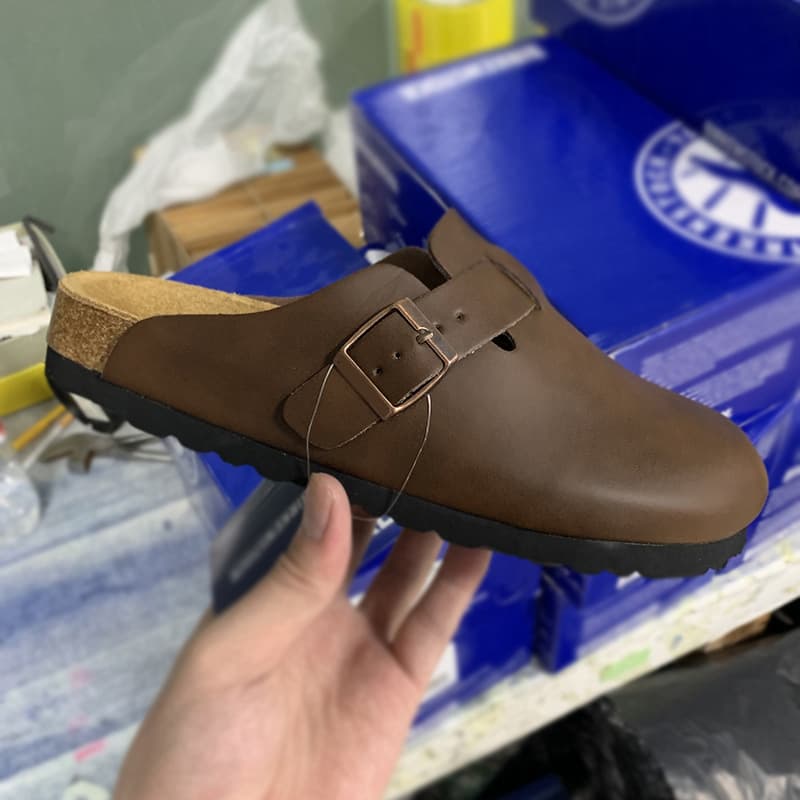 Pantoufles en cuir de vachette pour hommes et femmes, chaussures confortables en liège, semelle plate, bout décontracté