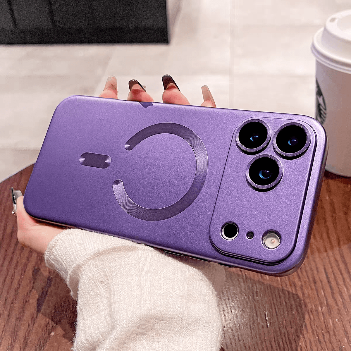 Coque souple magnétique à peinture métallisée pour iPhone 17 Air 16 E 15 14 Plus 13 12 11 Pro Max avec chargeur sans fil