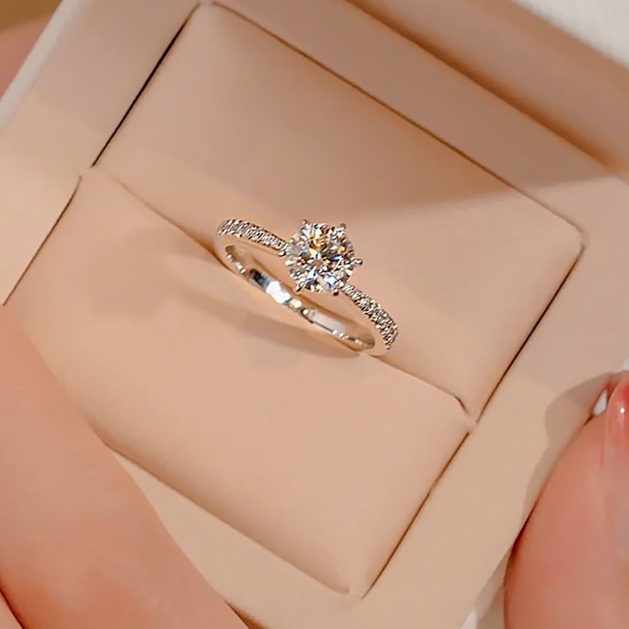 Bague de fiançailles en moissanite d'un carat, sertie de six griffes, avec ouverture ajustable.