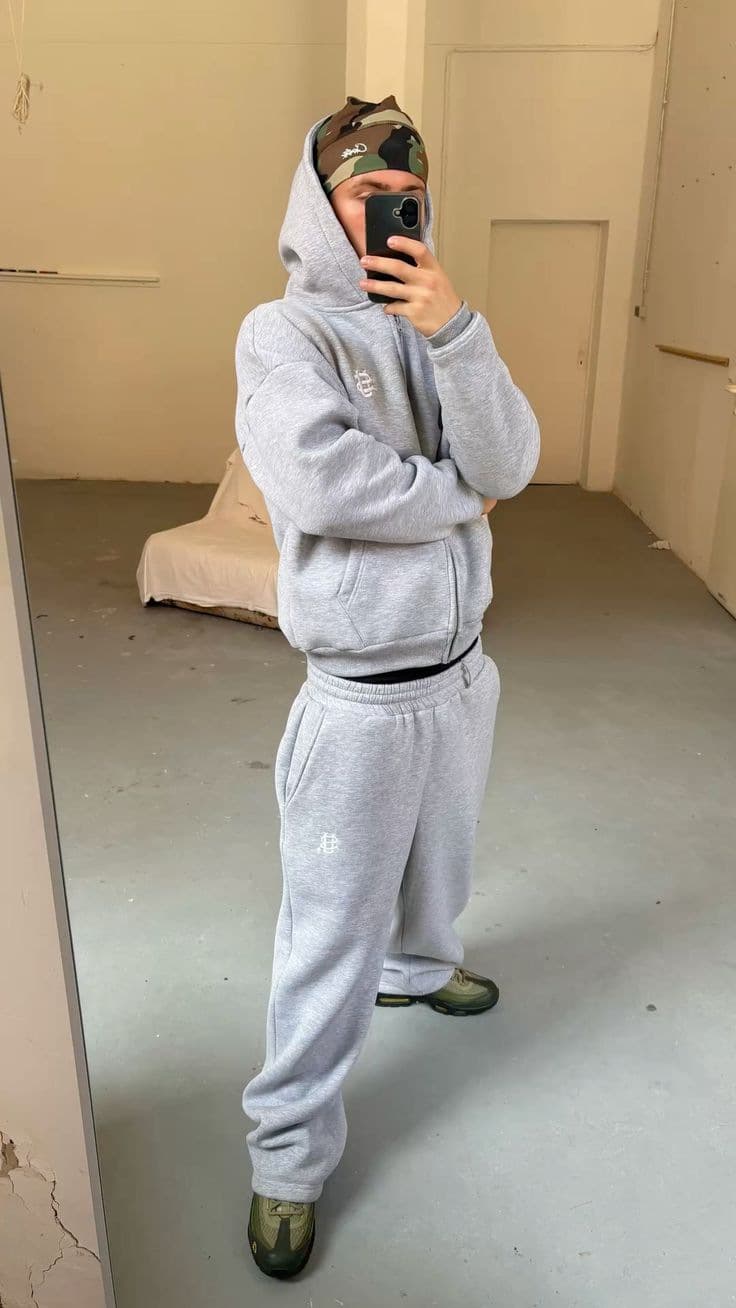 Collection Homme 2026 : Sweat-shirt et pantalon de jogging. La nouvelle tendance de l'année.