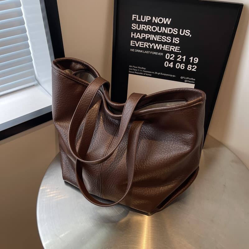 European And American Retro Women's Tote Niche High-end Commuter Handbag Shoulder Textured Underarm Large Bag Wholesale