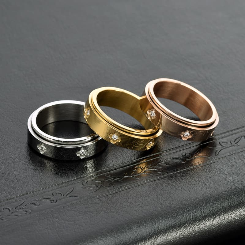 Women's Jewelry Titanium Steel Simple Ladies Rotatable Four Leaf Clover Ring Ins Small Fragrance Style Gold Jewelry