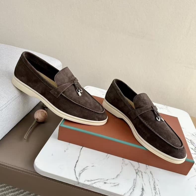 Mocassins assortis haut de gamme en cuir de vache LP avec pendentif à pompon et semelle plate à surface souple