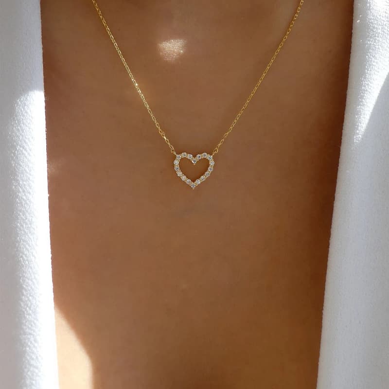 Alloy Diamond - Studded Heart Necklace For Women