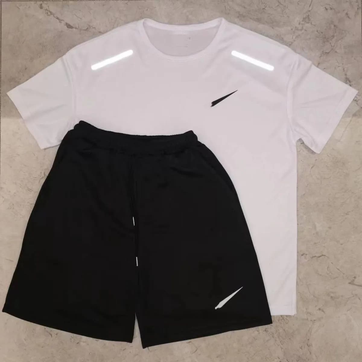 Men's Tracksuits Designer Breathable Running Clothes Quick Drying Suits T Shirt Shorts Prints Quick Drying Sportswear