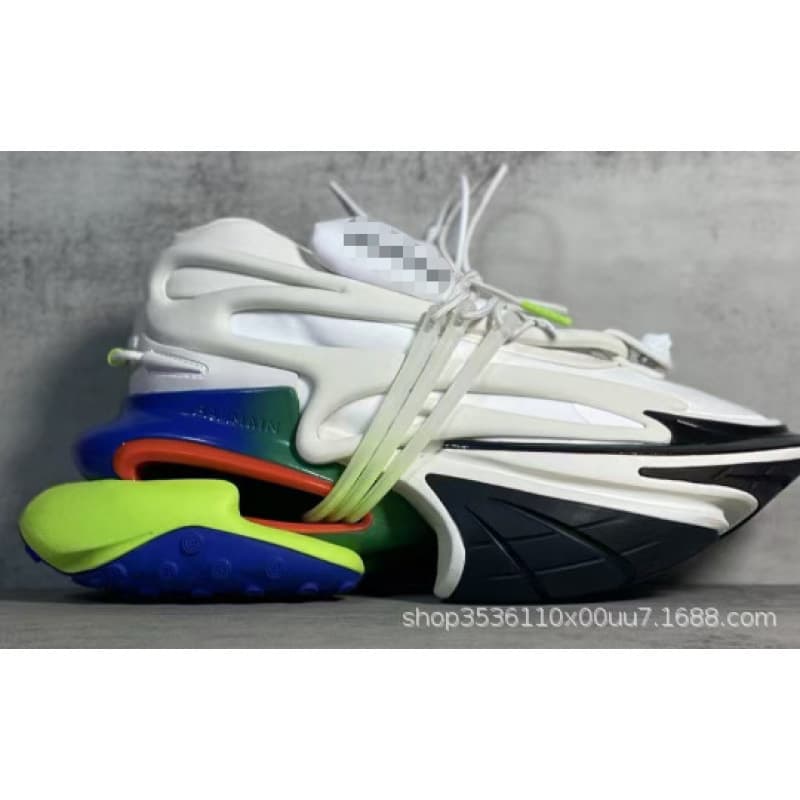 Chaussures de sport rehaussantes à semelles épaisses, inspirées de l'espace et inspirées des vaisseaux spatiaux.