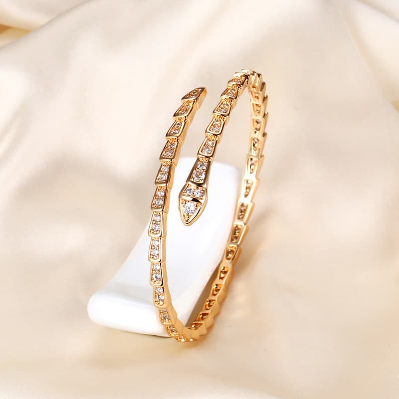 Bracelet élégant et polyvalent en os de serpent pour femme, élégant et raffiné.