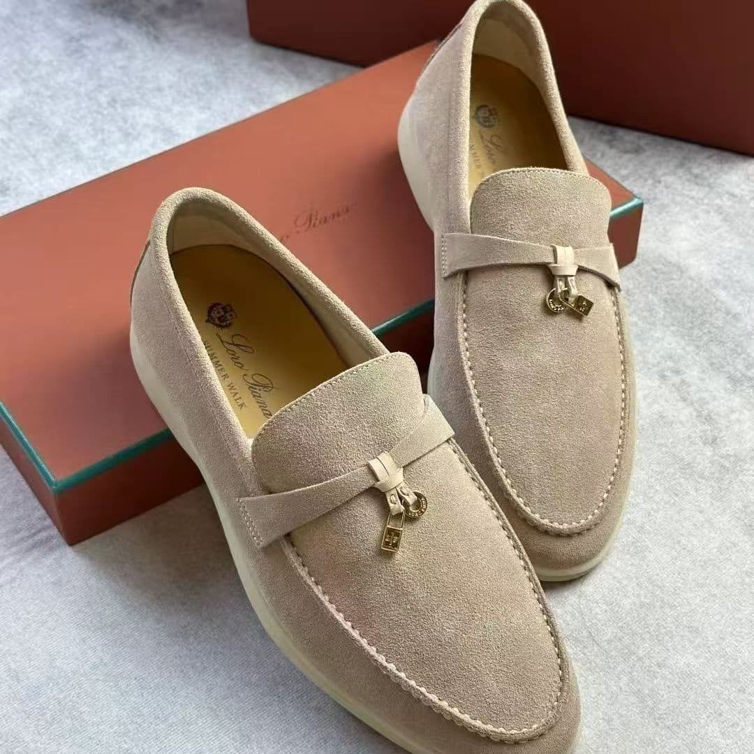 Mocassins assortis haut de gamme en cuir de vache LP avec pendentif à pompon et semelle plate à surface souple