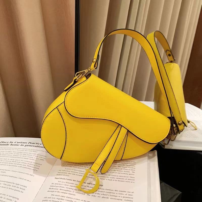 Sac à bandoulière asymétrique en forme de D pour femmes, sacoche polyvalente à la mode, réseau de célébrités, rouge, même Style, nouvelle co