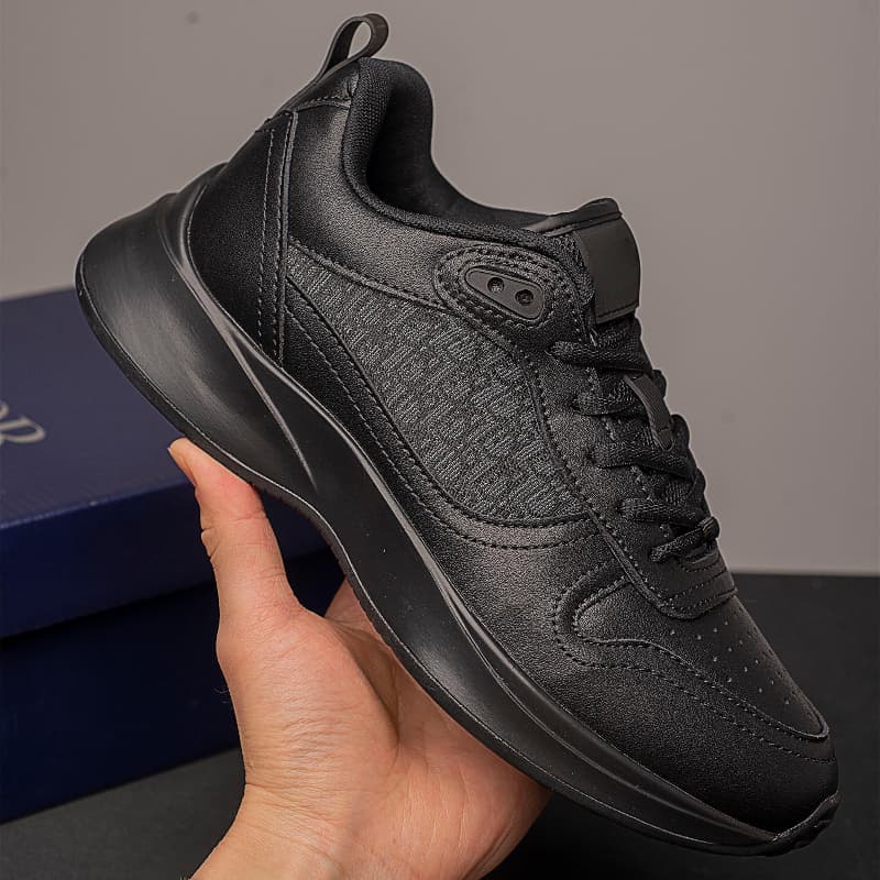 Nouvelles chaussures de course décontractées à imprimé lettre B25 avec brides à bout rond, tendance et confortables pour hommes et femmes.