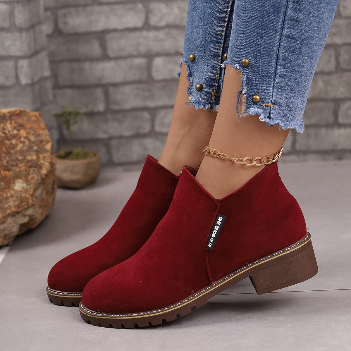 New short, vintage frosted booties for women with chunky heels and side zippers
