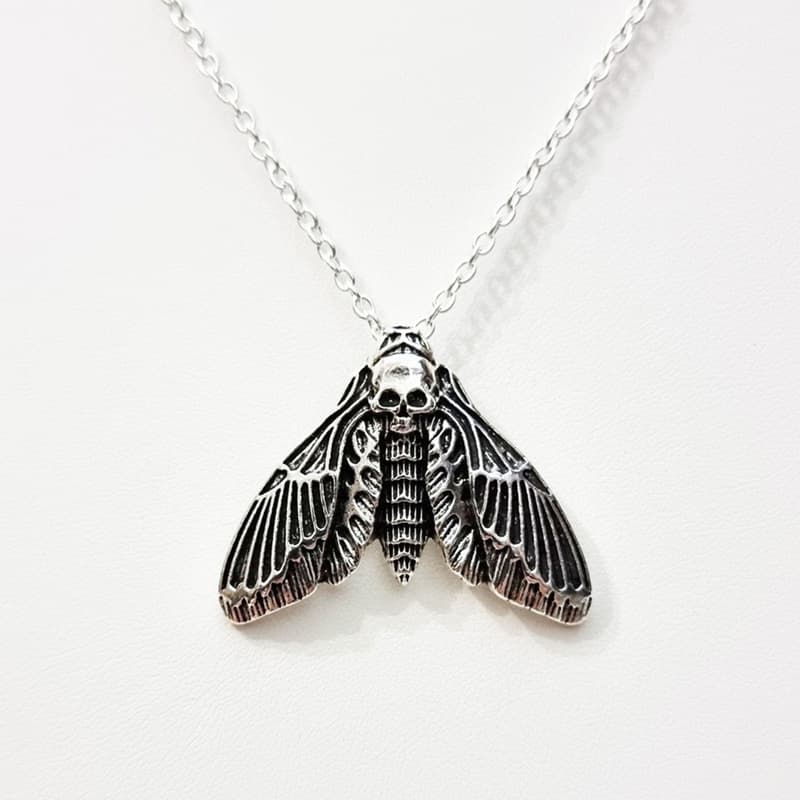 Necklaces hot sale Dark moth pendant necklace Exquisite black small moth necklace Fashion gift jewelry