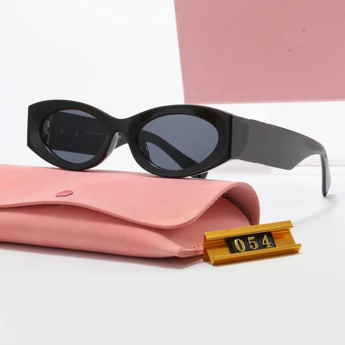 Lunettes de soleil MM de haute qualité, style œil de chat, monture fine, monture rétro élégante idéale pour les vacances.
