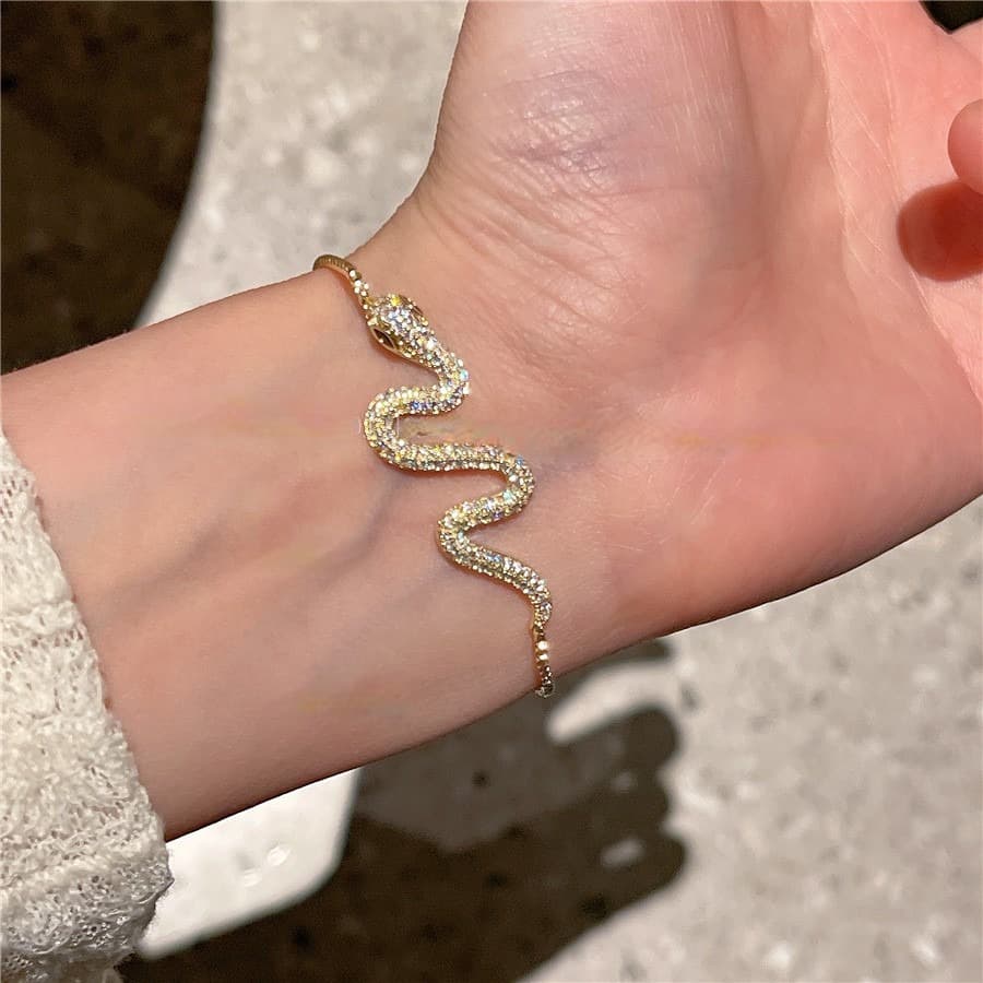 Temperament ladies micro-inlaid snake-shaped bracelet new niche all-match ins style high-end bracelet
