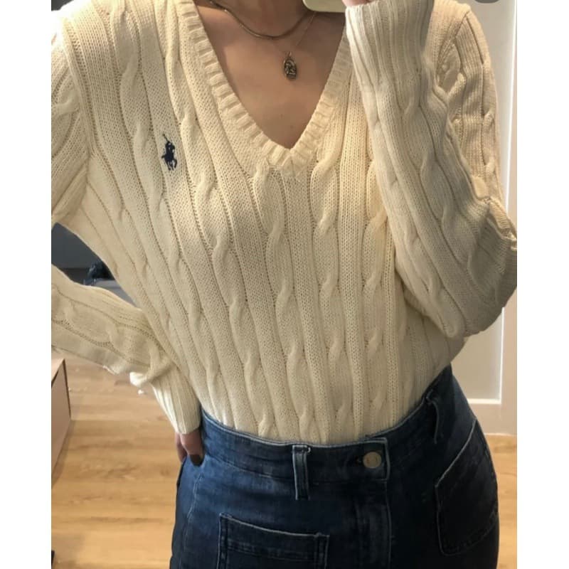 Vêtements pour femmes Pull en laine à col en V torsadé avec logo poney classique rétro gris